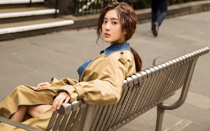 对爱泼斯坦案改口后，特朗普陷入多重“围攻” | 国际识局